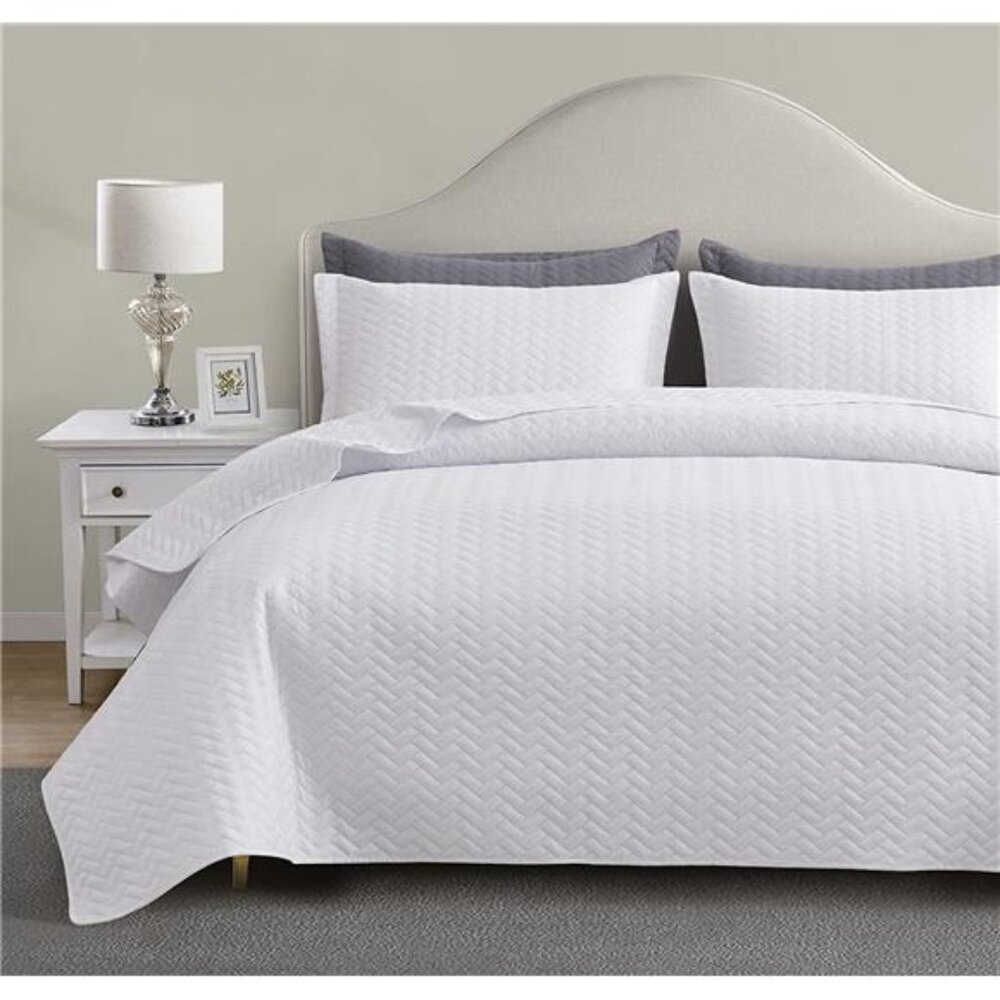 White Quilt Set Queen Size, Lightweight Bedspread Ultrasonic Chevron Pattern